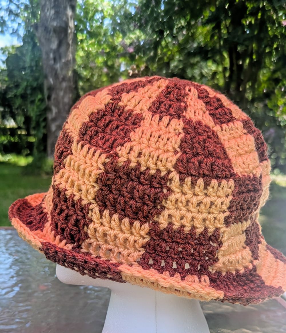 Checkered bucket hat 